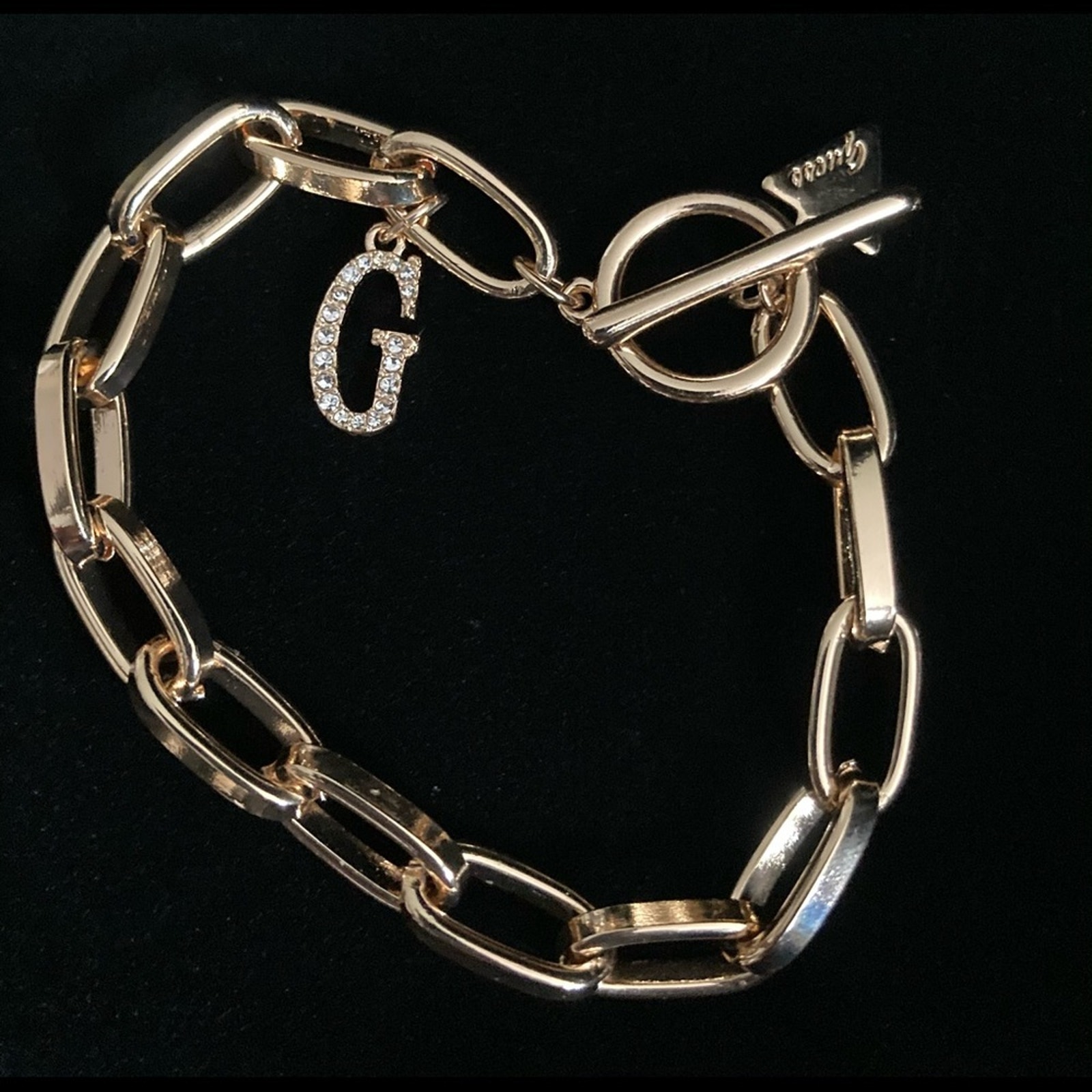 Brand New Guess Bracelet Beautiful Gold Tone 29$